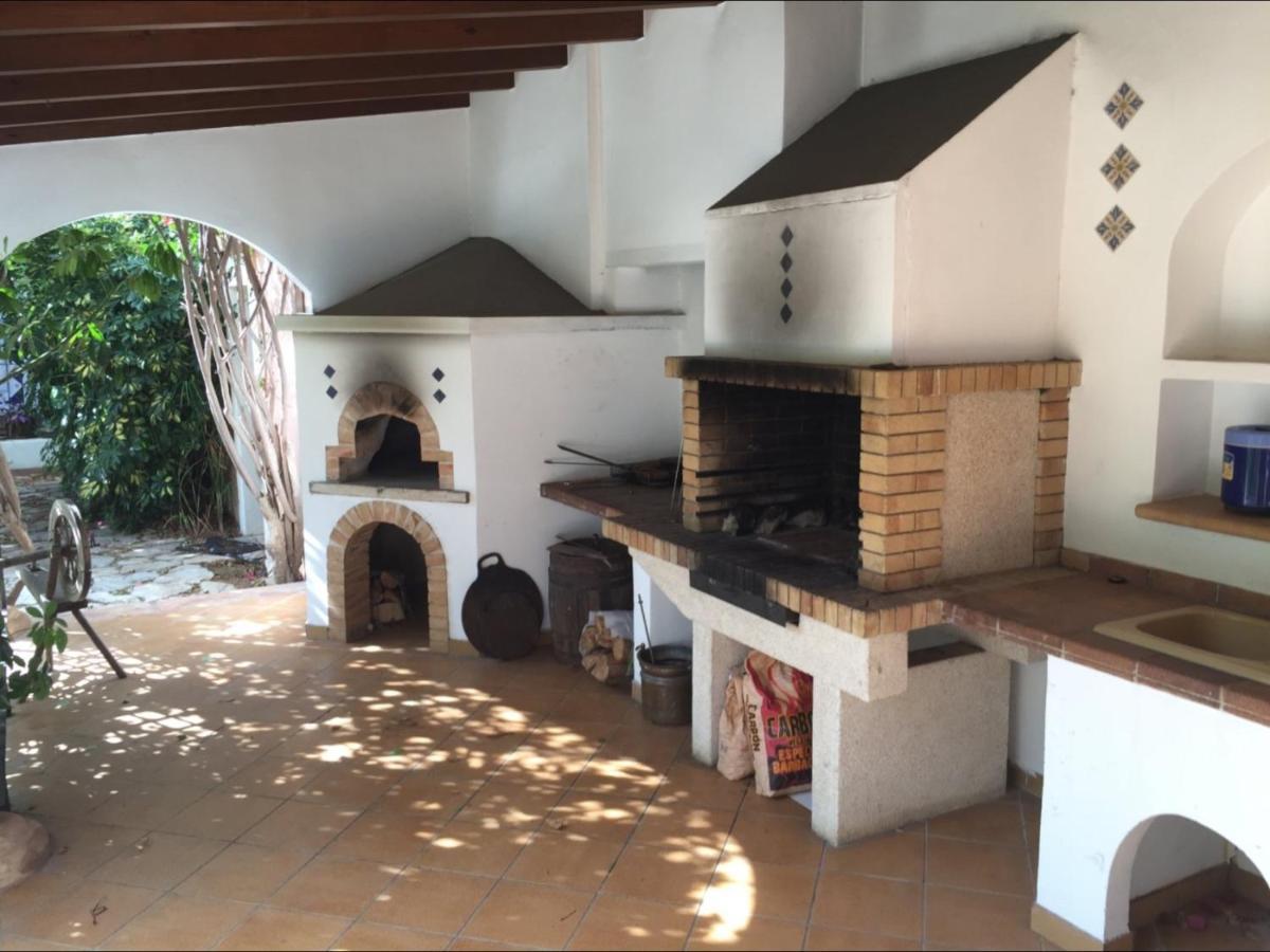Luxury For 16 People With Seaview, Pool And Bbq