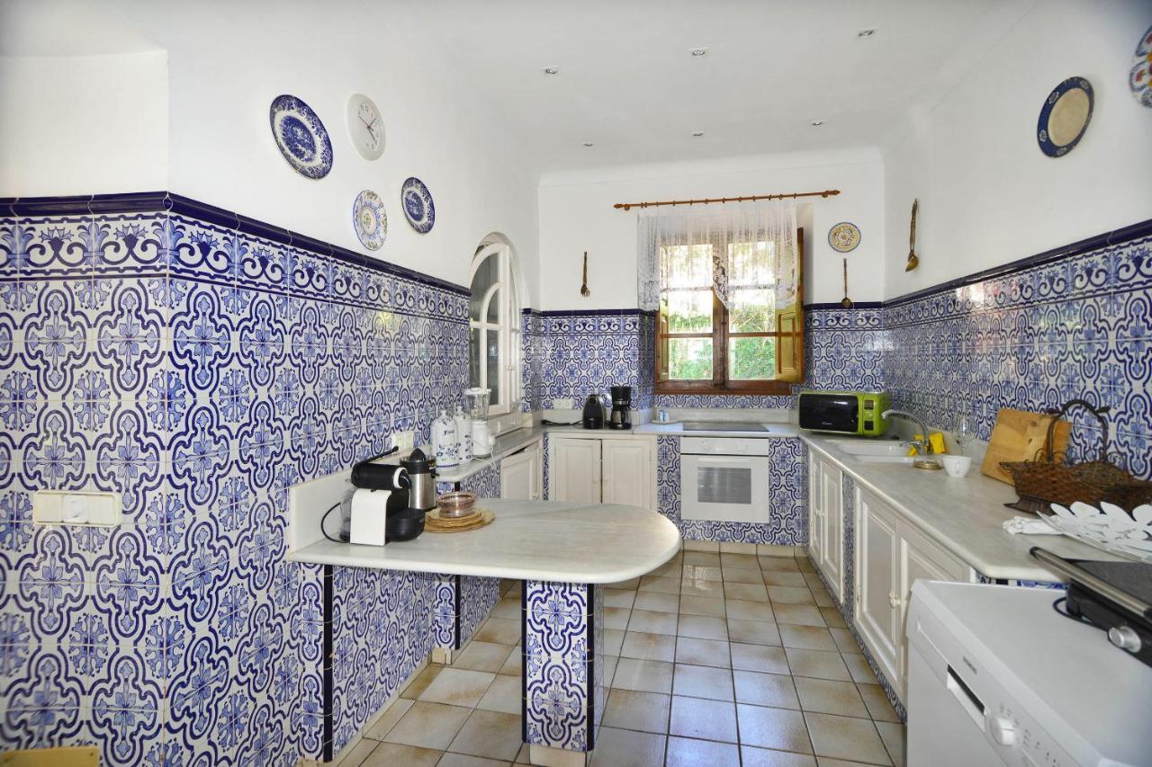 Luxury For 16 People With Seaview, Pool And Bbq Villa *